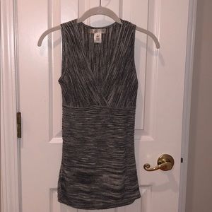 White House Black Market white/gray/Black top SZ.S